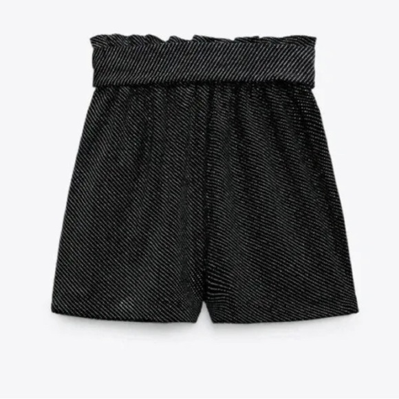 NWT ZARA BLACK SHIMMER
PAPERBAG SHORTS WITH BELT
8073/278 size XS - Picture 6 of 6